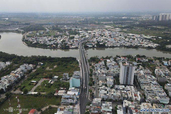 Cầu Phước Long trước ngày thông xe. Ảnh: Tuấn Việt