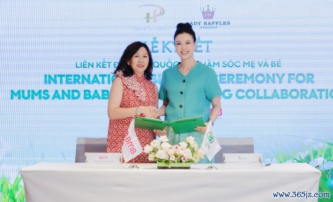 CEO Trang Phương và CEO Gina Lim Kim Choo tại sự kiện ký kết liên kết đào tạo với công ty Lady Raffles International. Ảnh: NVCC